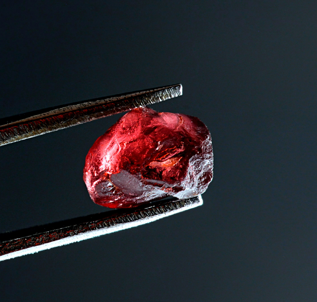 拉曼和LIBS系统分别测试石榴石特性